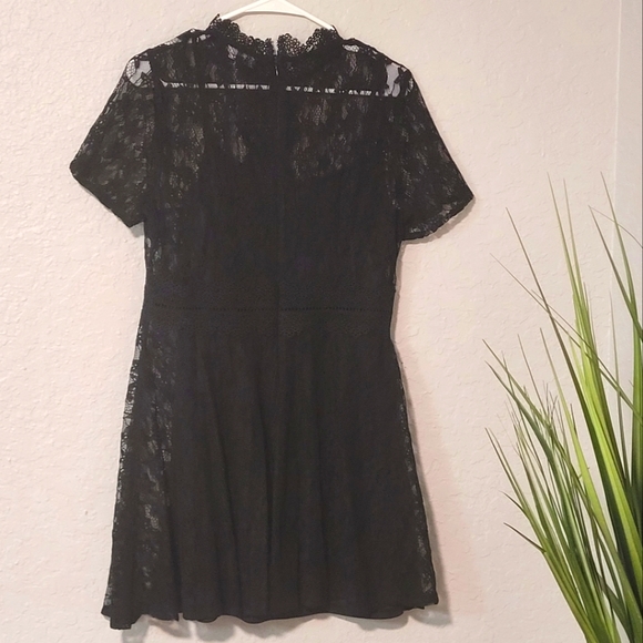 Lulus Women's Short Flirty Lace Dress with Black Lining - Size L - Picture 2 of 8